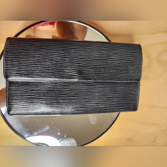 AUTHENTIC Louis Vuitton Epi leather Porte Tresor International wallet. Black. - Picture 3 of 12